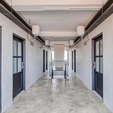 RedDoorz Syariah near Galeria Mall Yogyakarta Bagian luar foto