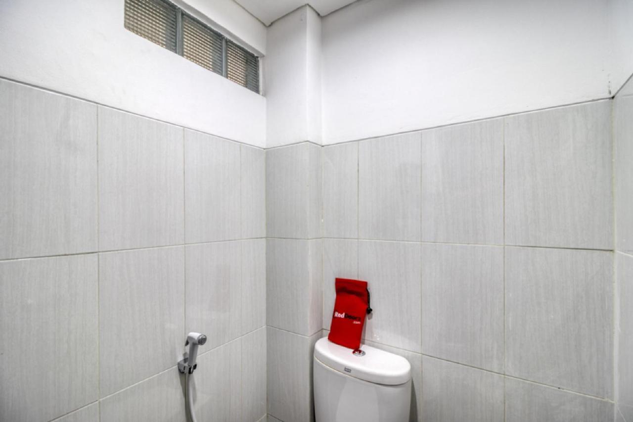 RedDoorz Syariah near Galeria Mall Yogyakarta Bagian luar foto