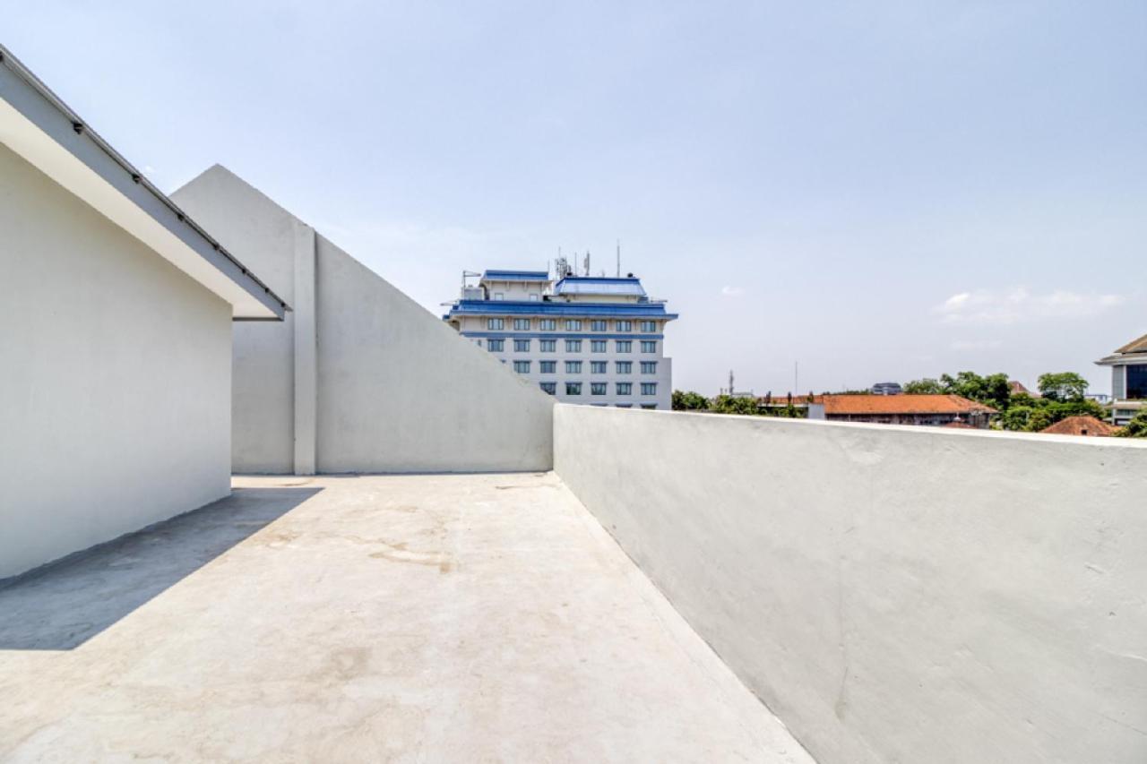 RedDoorz Syariah near Galeria Mall Yogyakarta Bagian luar foto