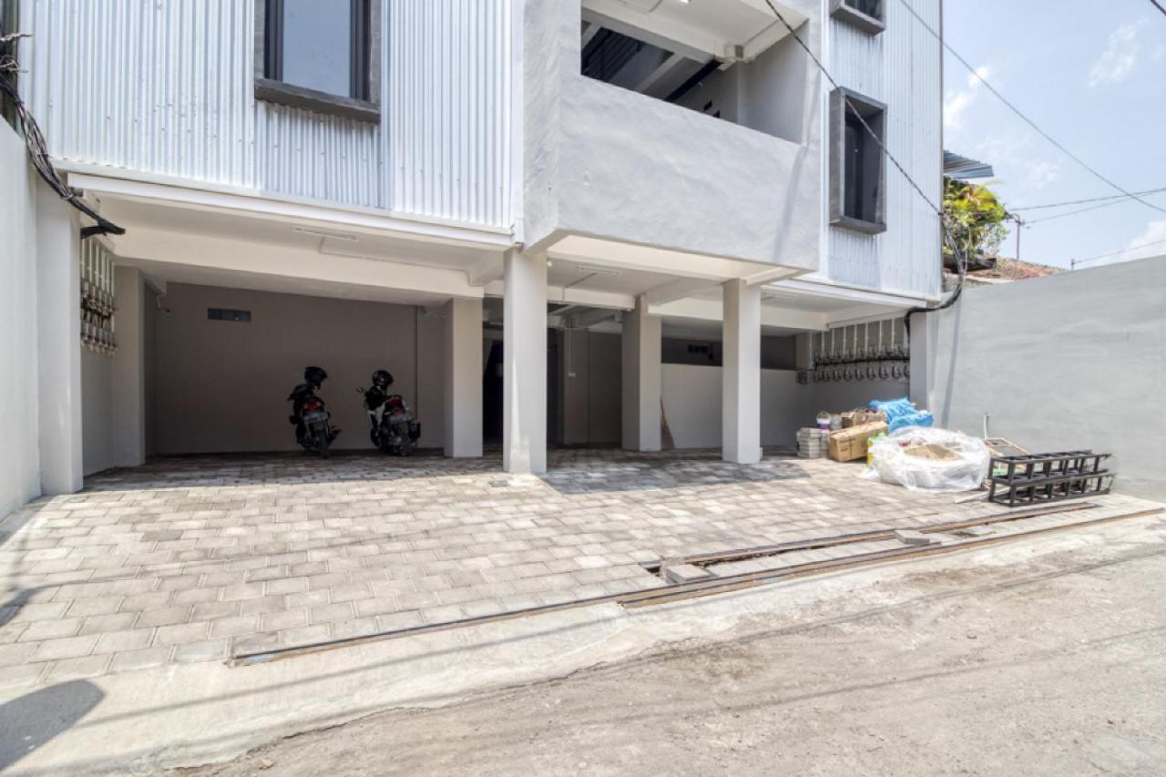RedDoorz Syariah near Galeria Mall Yogyakarta Bagian luar foto